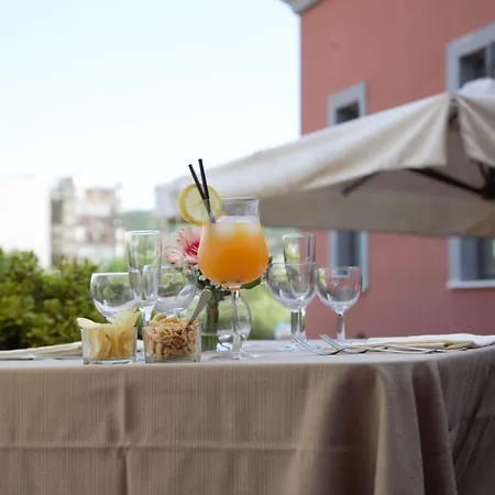 Nuvo Hotel 4*