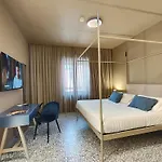 Nuvo Hotel