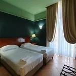 Nuvo 4* نابولي