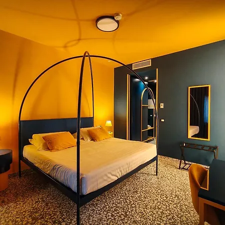 Nuvo Hotel