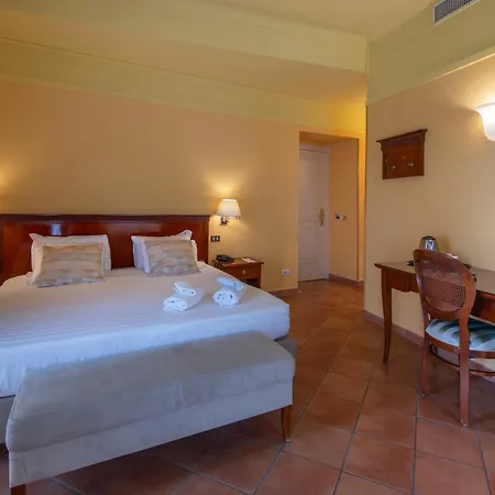 Nuvo Naples